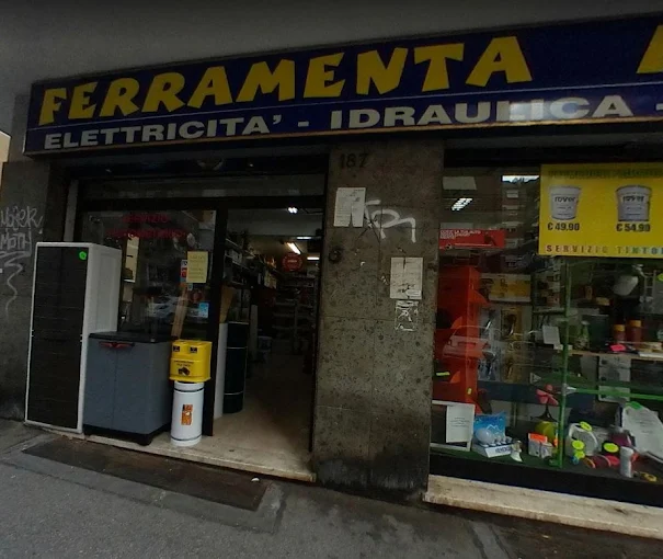 Ingresso di Ferramenta Meda, insegna blu e gialla «Elettricità - Idraulica», civico 187 e vetrina con vernici